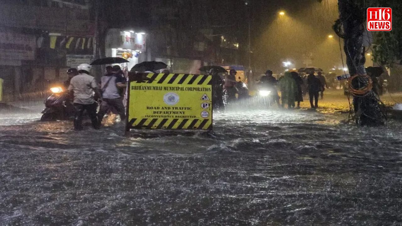 Heavy rain cripples Mumbai, alert issued in many parts of Maharashtra